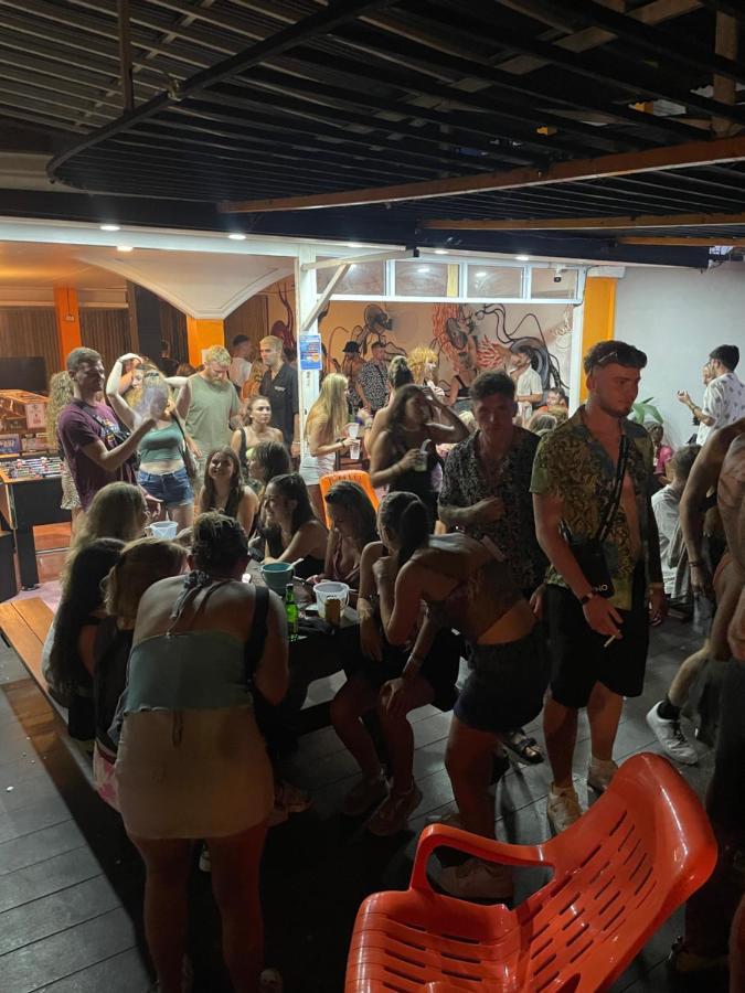 Revolution Koh Tao Hostel Buitenkant foto